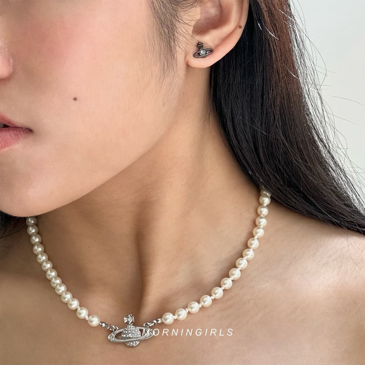 Vivienne Westwood Mini Bas Relief Pearl Choker