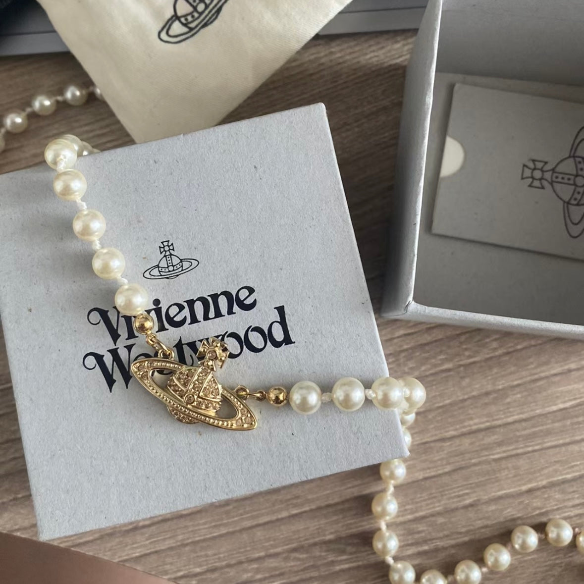 Vivienne Westwood Mini Bas Relief Pearl Choker