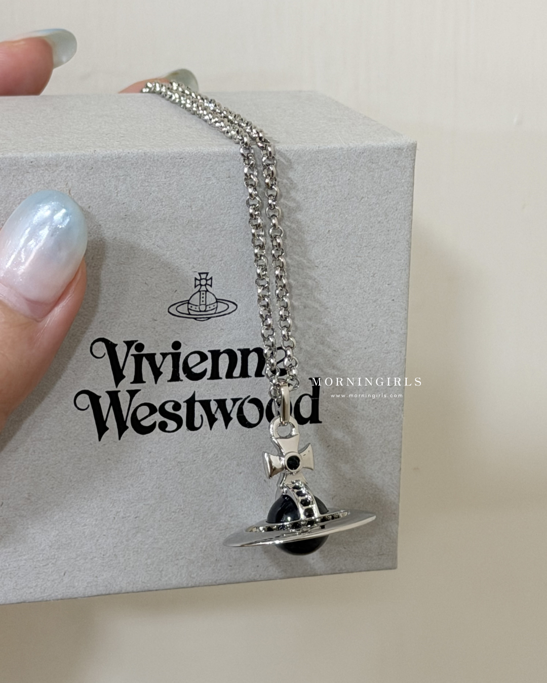 Vivienne Westwood ORB Pendant Crystal Necklace 2026жњЂж–°й™ђе®љй»‘и‰Іж�џзђѓ [жљ—й»‘ећ‹ж јйўЁеї…йЃё!]