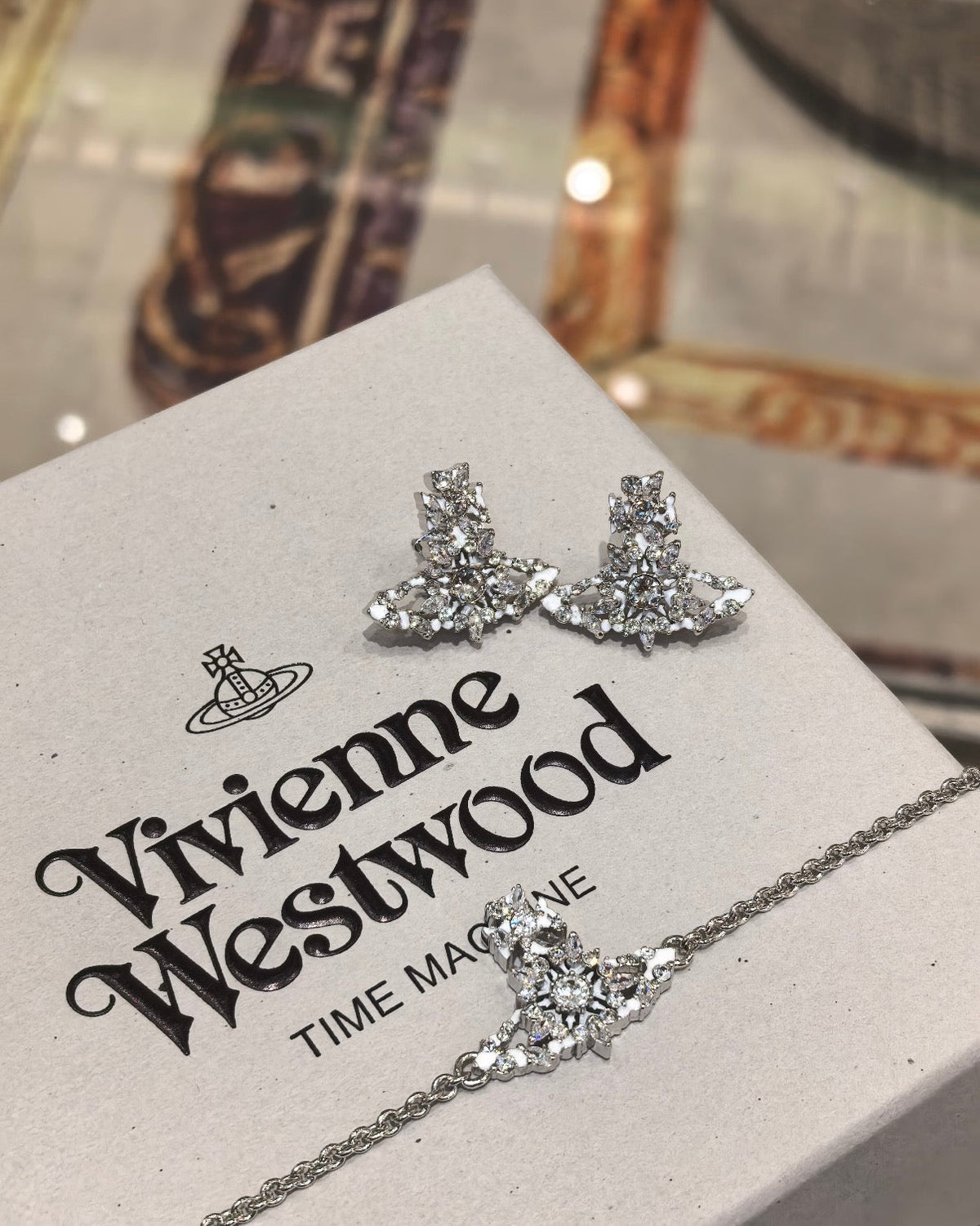 Vivienne Westwood Mariette Necklace жњЂж–°й›ЄиЉ±зі»е€— е†¬ж—Ґж„џж»їж»ї ж‰‹йЏ€й ёйЏ€иЂіз’°е…ЁеҐ—зЏѕиІЁ