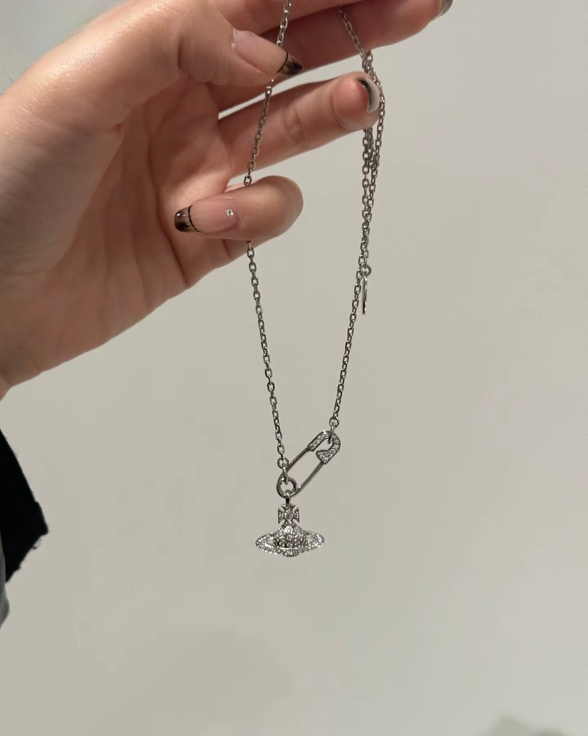 Vivienne Westwood Lucrece Orb Necklace ж‰Јй‡ќй–ѓй‘Ѕрџ§· [Blackpink JennieеђЊж¬ѕж‰Јй‡ќзі»е€—]