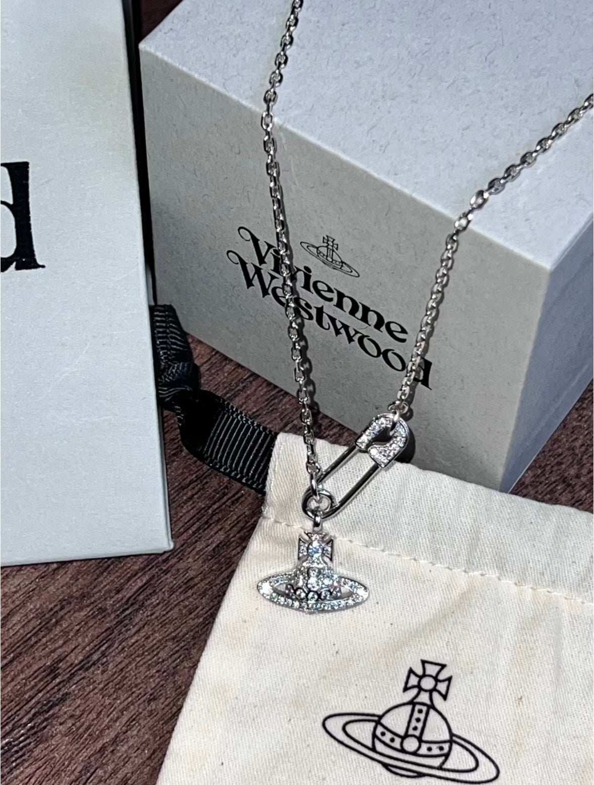 Vivienne Westwood Lucrece Orb Necklace ж‰Јй‡ќй–ѓй‘Ѕрџ§· [Blackpink JennieеђЊж¬ѕж‰Јй‡ќзі»е€—]