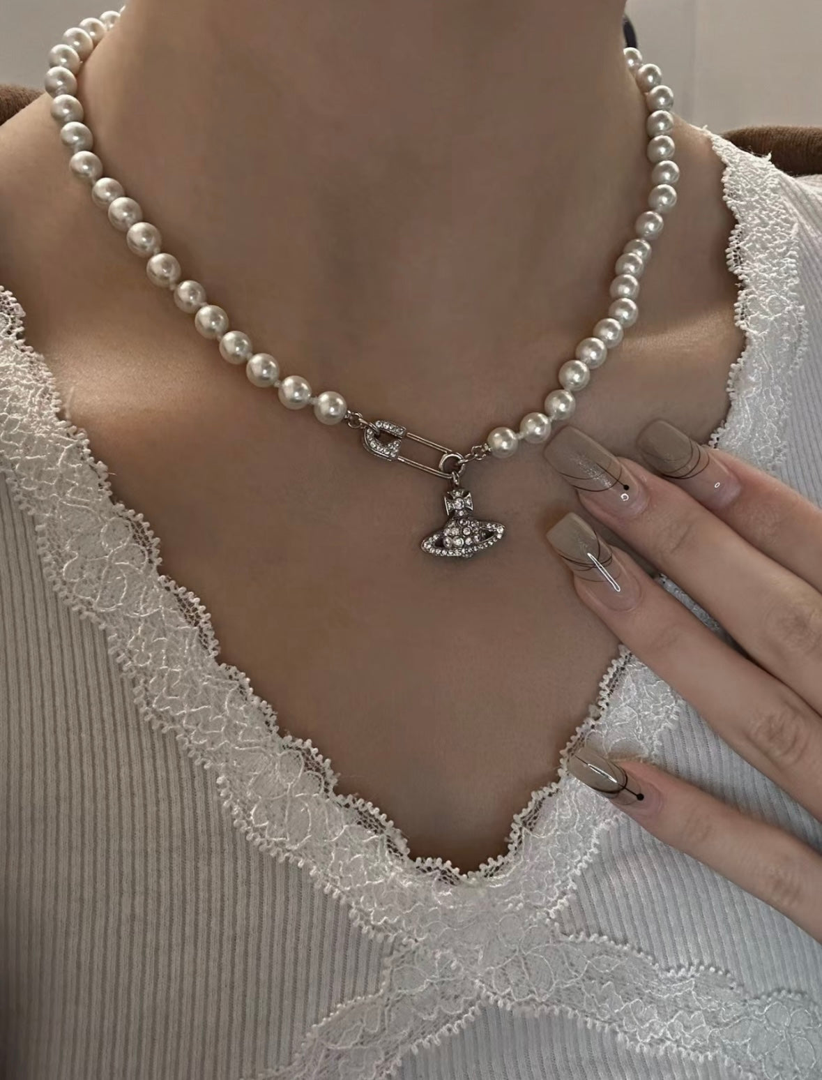 Vivienne Westwood Lucrece Orb Pearl Necklace зЏЌзЏ ж‰Јй‡ќ [Blackpink JennieжњЂж„›еђЊж¬ѕ]